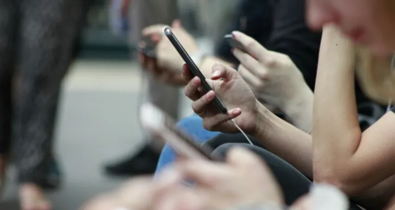 challenge-smartphone-qui-peut-passer-8h-sans-toucher-a-son-telephone-pour-decrocher-plus-de-850-000-fcfa