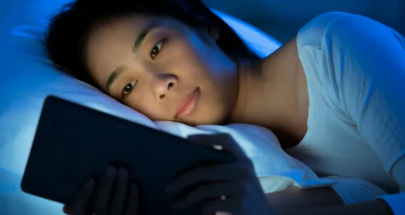 lumiere-bleue-quels-sont-les-vrais-risques-pour-vos-yeux-et-votre-sommeil
