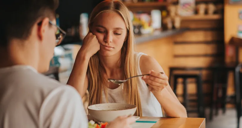 les-aliments-qui-vous-volent-votre-energie-5-coupables-a-eviter-pour-lutter-contre-la-fatigue