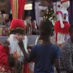 noel-en-avant-premiere-le-bazar-du-grand-casse-balle-2024-enchante-abidjan