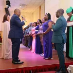 55-personnalites-recompensees-un-hommage-merite-aux-batisseurs-de-la-communication