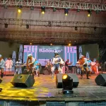 concert-kdo-de-noel-meiway-offre-une-ambiance-chaleureuse-malgre-une-salle-incomplete