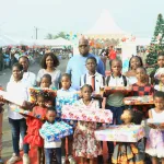 noel-a-marcory-la-fondation-tbl-espoir-et-esperance-offre-deux-mille-cadeaux-a-des-enfants
