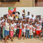 bingerville-500-enfants-celebre-noel-avec-la-fondation-arch-of-love