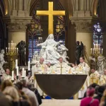 noel-a-notre-dame-de-paris-une-eucharistie-retrouvee-apres-cinq-ans-de-silence