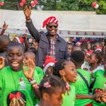 plateau-le-conseil-municipal-offre-un-arbre-de-noel-a-plus-de-2-000-enfants