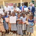 groupe-scolaire-zein-hamad-l-ulcm-et-les-anciens-de-l-universite-americaine-de-beyrouth-offrent-500-livres