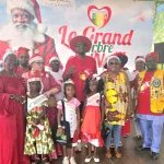 caravane-de-noel-l-ong-nklo-bakan-offre-la-joie-a-3000-enfants