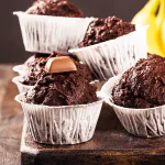 un-petit-dejeuner-sain-et-savoureux-cupcake-a-la-banane-avoine-et-cacao-seulement-250-kcal