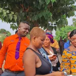 cote-d-ivoire-une-femme-donne-naissance-a-des-jumelles-dans-un-car-apres-le-peage-de-singrobo