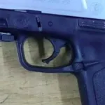 abobo-malmene-il-s-empare-de-l-arme-d-un-policier-et-tire-sur-la-foule