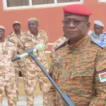 burkina-faso-le-ministre-de-la-defense-galvanise-ses-troupes-et-les-remet-en-ordre-d-unite