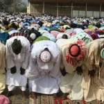 acte-de-profanation-de-livre-saint-un-jeune-ghaneen-utiliserait-le-coran-comme-papier-toilette