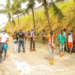assainissement-les-finalistes-de-mister-cote-d-ivoire-dans-une-operation-de-nettoyage