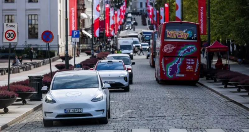 vehicules-electriques-la-norvege-en-passe-de-stopper-la-production-de-voitures-a-essence-et-diesel