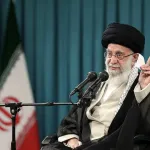 la-revue-de-l-actualite-internationale-mandat-d-arret-en-rdc-ali-khamenei-a-trump-prison-de-saidnaya