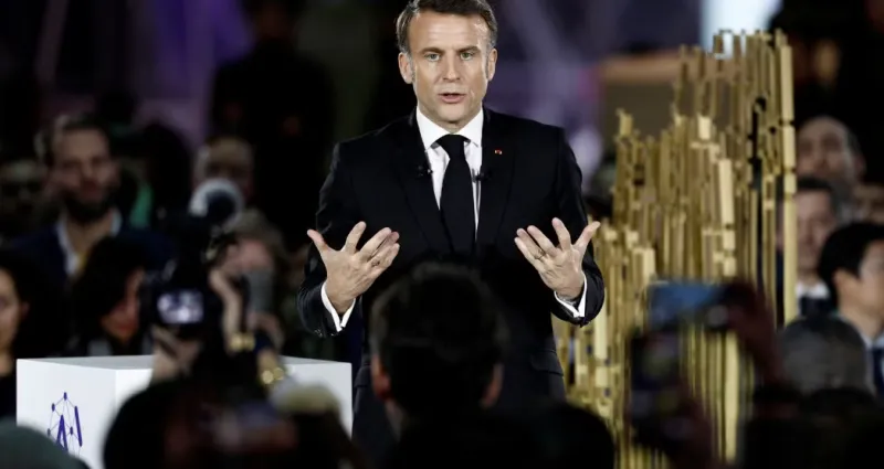 sommet-de-l-action-sur-l-ia-emmanuel-macron-promet-la-preservation-de-la-creativite-humaine-et