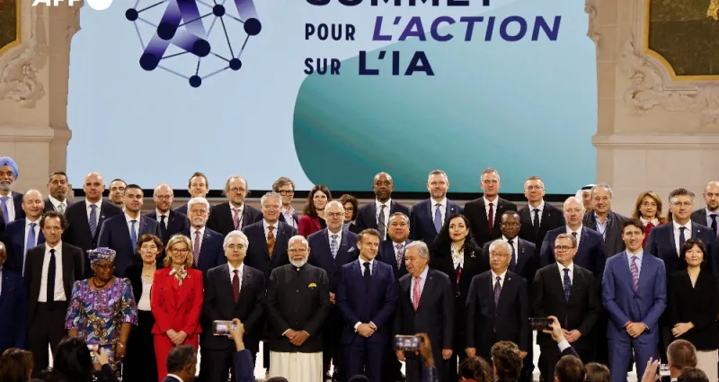 sommet-de-l-ia-a-paris-france-chine-et-inde-signent-une-ia-reglementee-sans-les-usa-et-le-royaume-uni