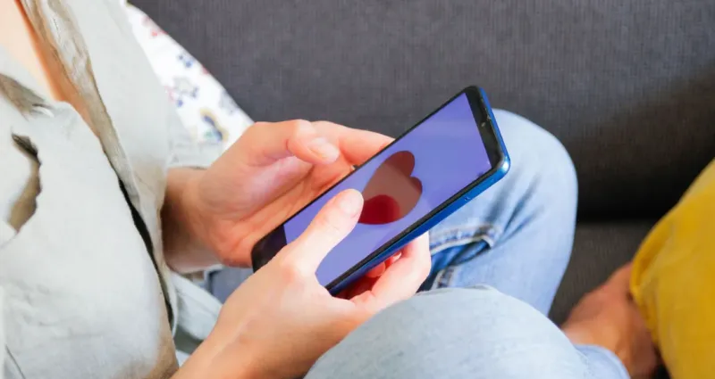 arnaques-amoureuses-sur-internet-meta-revele-les-maneges-des-cybercriminels-utilisant-l-ia-generative