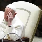 le-pape-francois-de-nouveau-hospitalise-l-etat-de-sante-du-souverain-pontife-inquiete