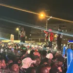 concert-himra-fait-le-show-avec-suspect-95-petit-denis-et-presente-son-prix-du-meilleur-album-africain