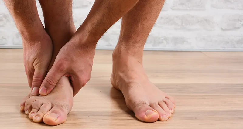 crise-de-goutte-10-remedes-naturels-pour-soulager-rapidement-la-douleur