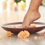 pieds-un-bain-de-pieds-magique-pour-des-talons-doux-comme-de-la-soie