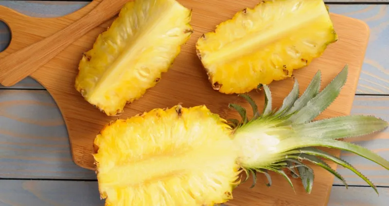 technique-cuisine-la-methode-infaillible-pour-decouper-un-ananas-sans-gaspillage
