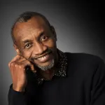 dani-kouyate-qui-est-ce-baobab-burkinabe-cache-derriere-les-cameras-de-tournage