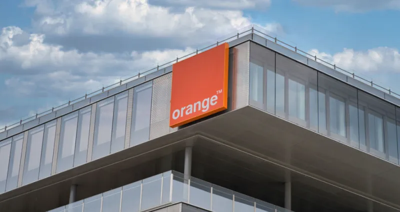 orange-frappe-par-une-cyberattaque-des-donnees-sensibles-derobees-en-roumanie