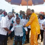 ayalo-le-president-des-jeunes-investi-en-presence-des-chefs-coutumiers-et-de-la-communaute-villageoise