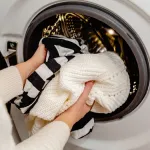 vetement-4-astuces-efficaces-pour-ragrandir-vos-vetements-retrecis-au-lavage