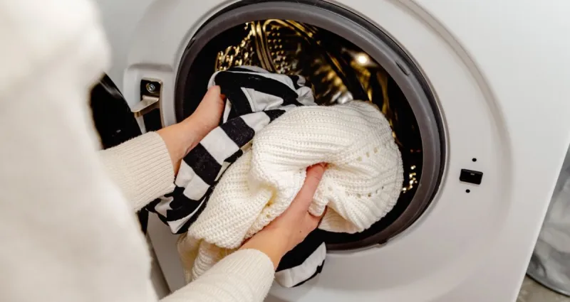 vetement-4-astuces-efficaces-pour-ragrandir-vos-vetements-retrecis-au-lavage