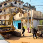 prevention-d-effondrements-six-6-batiments-dangereux-demolis-a-attecoube-et-songon