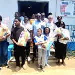 des-pensionnaires-de-ce-groupe-scolaire-solidaires-des-populations-vulnerables-d-abobodoume-et-attecoube