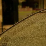 voiture-recouverte-de-sable-du-sahara-voici-l-erreur-a-eviter-pour-eviter-les-rayures