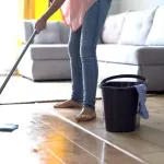 les-erreurs-courantes-a-eviter-pour-un-sol-impeccable-comment-bien-passer-la-serpilliere