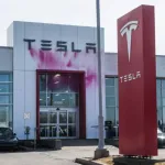 vandalisme-au-canada-plus-de-80-vehicules-tesla-endommages-chez-les-concessionnaires