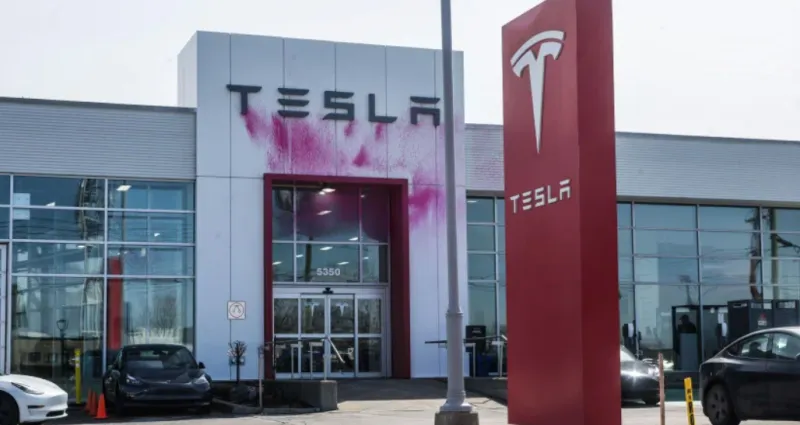 vandalisme-au-canada-plus-de-80-vehicules-tesla-endommages-chez-les-concessionnaires