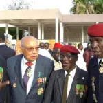 honneur-aux-tirailleurs-africains-le-senegalais-yoro-diao-et-d-autres-anciens-combattants-decores-a-paris