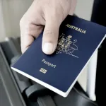 un-australien-bloque-a-l-aeroport-a-cause-de-chatgpt-ce-que-l-intelligence-artificielle-a-reellement-provoque