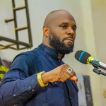 arrestation-puis-liberation-de-kemi-seba-a-brazzaville-la-conference-sur-le-franc-cfa-avortee