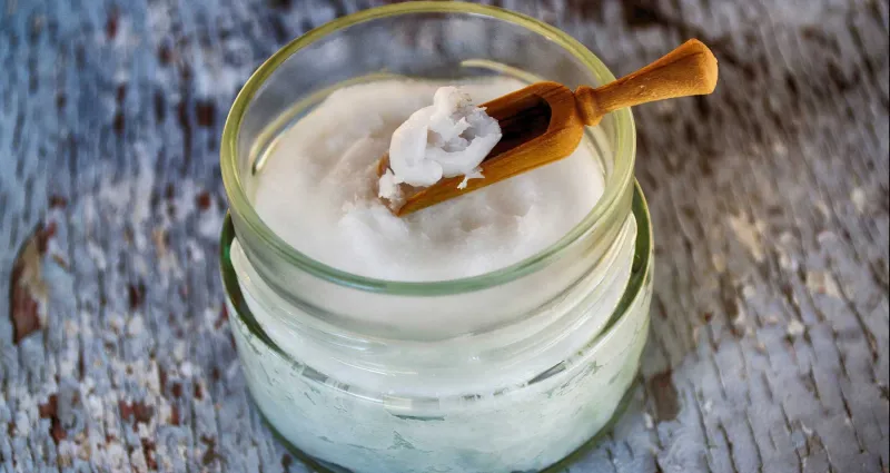 l-huile-de-coco-l-ingredient-magique-qui-transforme-votre-cuisine-votre-beaute-et-votre-maison