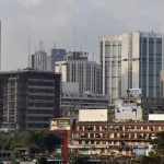 le-saut-du-mensonge-et-la-chute-de-la-confiance-une-allegorie-du-marigot-politique-ivoirien