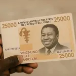 un-faux-billet-de-25-000-francs-cfa-circule-sur-les-reseaux-sociaux