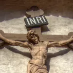 inri-que-signifie-ce-singleton-sur-les-croix-officielles-de-jesus