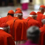 chapelle-sixtine-du-vatican-le-camerlingue-convoque-les-cardinaux-au-conclave-ce-7-mai