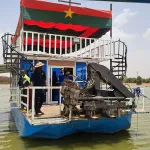 made-in-burkina-faso-le-bateau-100-local-qui-navigue-sur-le-barrage-de-tanghin-ouaga
