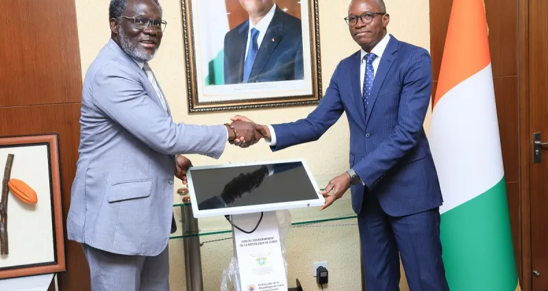 Modernisation de l’administration : la Côte d’Ivoire adopte les bornes tactiles pour améliorer le service public