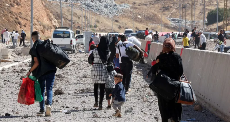 Avec 300 000 déplacés, la crise humanitaire plane sur Beyrouth - La guerre coûte à Trump